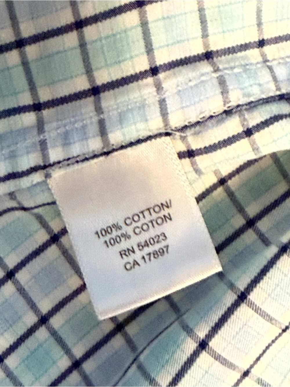 Men’s medium slim fit button down dress shirt. Size medium 15-15 1/2. Blue plaid